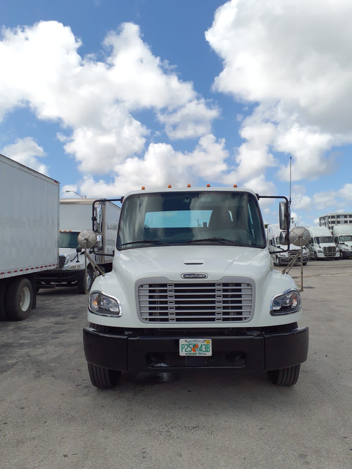 2020 FREIGHTLINER M2 106 — Stock #231003 — foto 2