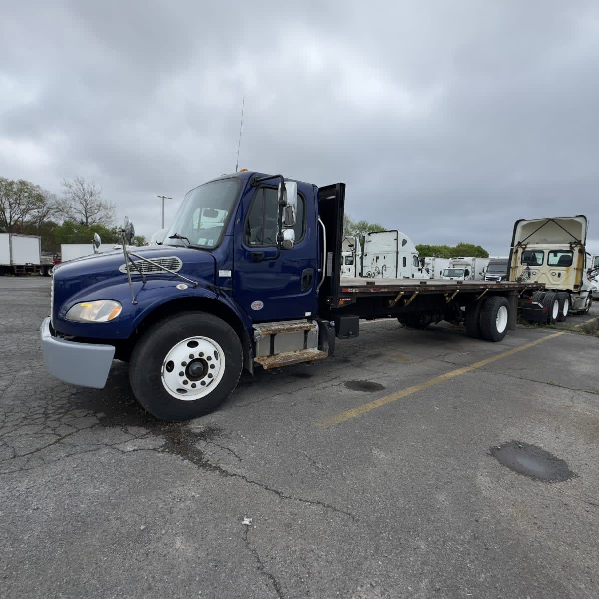 2020 FREIGHTLINER/MERCEDES M2 106 — Stock #884623 — foto principal